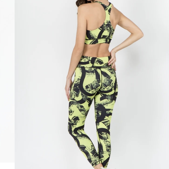 Yelete Striking Strokes of Color Active Sports Bra and Leggings Set - Picture 2 of 2